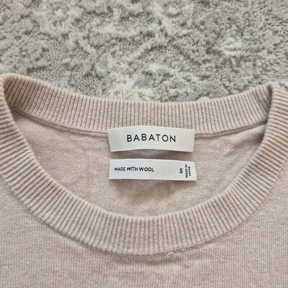 NWOT Babaton Aritzia Women's Neutral Minimalist Cream Crewneck Sweater Size S - Picture 5 of 6
